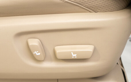 Toyota Land Cruiser Prado 150 рестайлинг 2, 2010 год, 3 399 000 рублей, 29 фотография