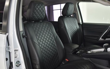 Mitsubishi Pajero Sport III рестайлинг, 2020 год, 4 750 000 рублей, 7 фотография