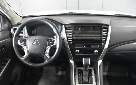 Mitsubishi Pajero Sport III рестайлинг, 2020 год, 4 750 000 рублей, 12 фотография