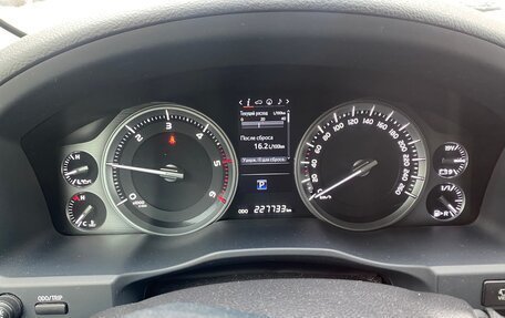 Toyota Land Cruiser 200, 2018 год, 5 850 000 рублей, 2 фотография