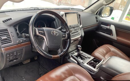 Toyota Land Cruiser 200, 2018 год, 5 850 000 рублей, 8 фотография