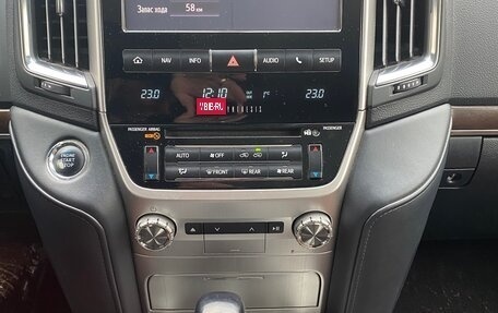 Toyota Land Cruiser 200, 2018 год, 5 850 000 рублей, 3 фотография