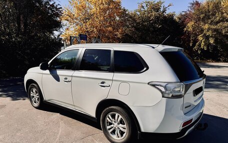 Mitsubishi Outlander III рестайлинг 3, 2014 год, 1 300 000 рублей, 4 фотография