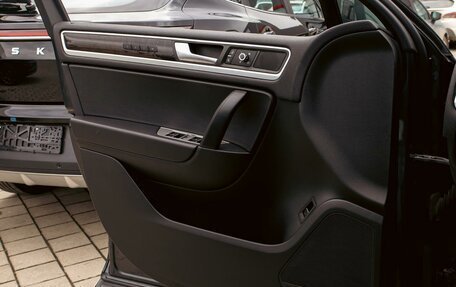 Volkswagen Touareg III, 2013 год, 1 995 000 рублей, 12 фотография