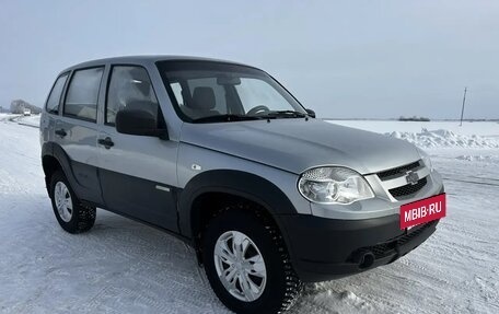 Chevrolet Niva I рестайлинг, 2015 год, 529 000 рублей, 2 фотография