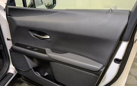 Lexus UX I, 2018 год, 3 200 000 рублей, 24 фотография