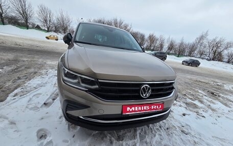 Volkswagen Tiguan II, 2021 год, 3 100 000 рублей, 1 фотография