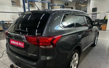 Mitsubishi Outlander III рестайлинг 3, 2016 год, 2 174 000 рублей, 3 фотография