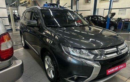 Mitsubishi Outlander III рестайлинг 3, 2016 год, 2 174 000 рублей, 2 фотография