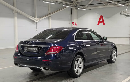 Mercedes-Benz E-Класс, 2020 год, 3 050 000 рублей, 5 фотография