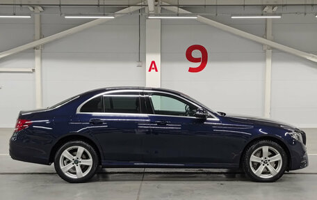 Mercedes-Benz E-Класс, 2020 год, 3 050 000 рублей, 4 фотография