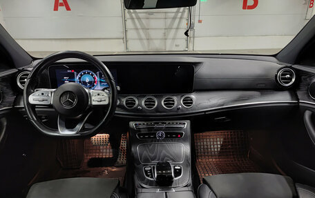 Mercedes-Benz E-Класс, 2020 год, 3 050 000 рублей, 14 фотография