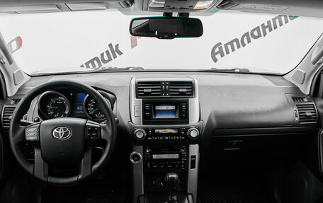 Toyota Land Cruiser Prado 150 рестайлинг 2, 2013 год, 3 000 000 рублей, 12 фотография