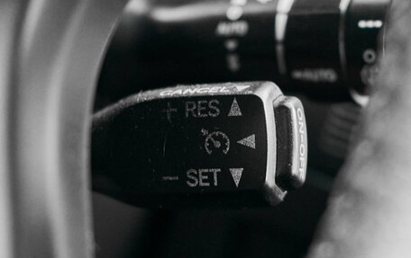 Toyota Land Cruiser Prado 150 рестайлинг 2, 2013 год, 3 000 000 рублей, 15 фотография