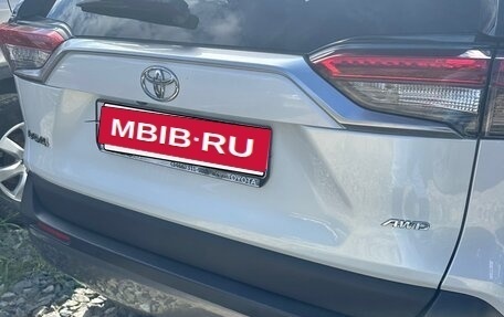 Toyota RAV4, 2019 год, 3 600 000 рублей, 5 фотография