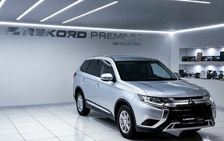 Mitsubishi Outlander III рестайлинг 3, 2019 год, 2 332 400 рублей, 2 фотография