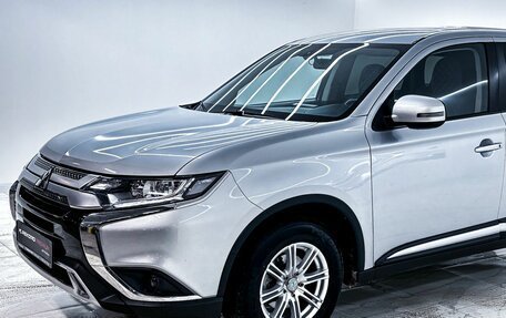Mitsubishi Outlander III рестайлинг 3, 2019 год, 2 332 400 рублей, 6 фотография