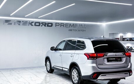 Mitsubishi Outlander III рестайлинг 3, 2019 год, 2 332 400 рублей, 23 фотография