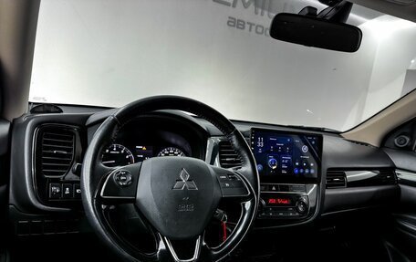 Mitsubishi Outlander III рестайлинг 3, 2019 год, 2 332 400 рублей, 20 фотография