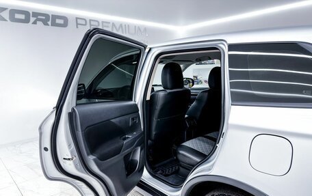 Mitsubishi Outlander III рестайлинг 3, 2019 год, 2 332 400 рублей, 18 фотография