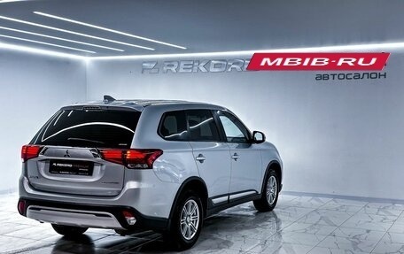 Mitsubishi Outlander III рестайлинг 3, 2019 год, 2 332 400 рублей, 26 фотография
