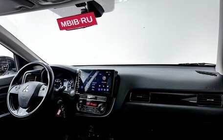 Mitsubishi Outlander III рестайлинг 3, 2019 год, 2 332 400 рублей, 22 фотография