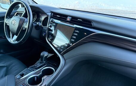 Toyota Camry, 2018 год, 2 320 000 рублей, 8 фотография