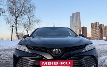 Toyota Camry, 2018 год, 2 320 000 рублей, 2 фотография
