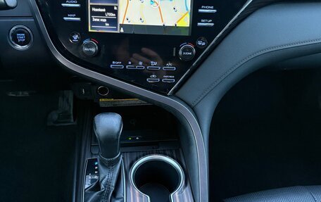 Toyota Camry, 2018 год, 2 320 000 рублей, 9 фотография