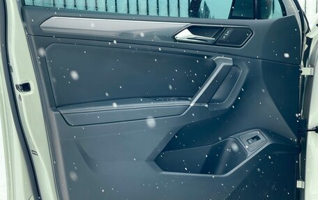 Volkswagen Tiguan II, 2021 год, 3 229 000 рублей, 15 фотография