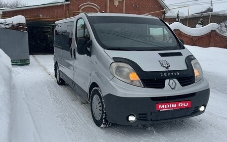 Renault Trafic, 2011 год, 1 550 000 рублей, 2 фотография