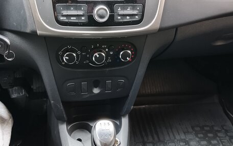 Renault Logan II, 2022 год, 1 100 000 рублей, 6 фотография