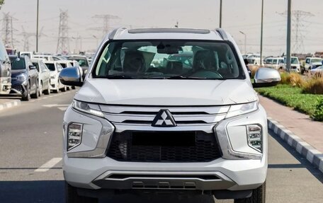 Mitsubishi Pajero Sport III рестайлинг, 2024 год, 3 732 000 рублей, 2 фотография