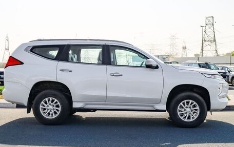 Mitsubishi Pajero Sport III рестайлинг, 2024 год, 3 732 000 рублей, 9 фотография