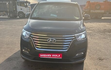 Hyundai Grand Starex Grand Starex I рестайлинг 2, 2020 год, 4 450 000 рублей, 5 фотография