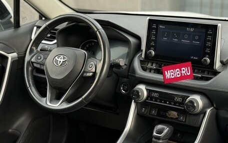 Toyota RAV4, 2021 год, 3 999 999 рублей, 3 фотография