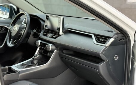 Toyota RAV4, 2021 год, 3 999 999 рублей, 27 фотография