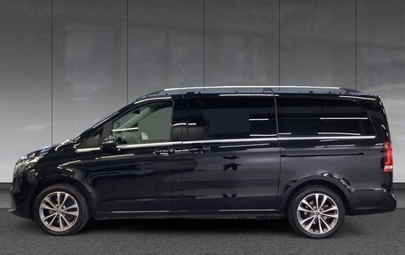 Mercedes-Benz V-Класс, 2023 год, 10 990 000 рублей, 2 фотография