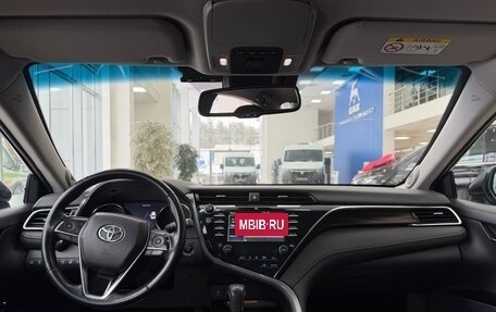 Toyota Camry, 2018 год, 2 950 000 рублей, 8 фотография