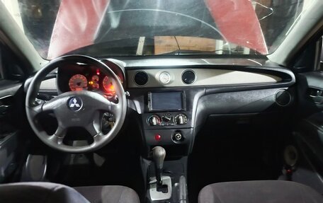 Mitsubishi Outlander III рестайлинг 3, 2002 год, 500 000 рублей, 4 фотография