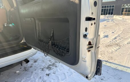 Toyota Land Cruiser Prado 120 рестайлинг, 2006 год, 1 600 000 рублей, 21 фотография