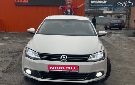 Volkswagen Jetta VI, 2012 год, 945 000 рублей, 1 фотография