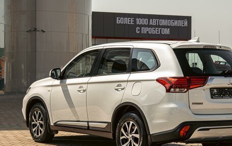 Mitsubishi Outlander III рестайлинг 3, 2021 год, 2 135 000 рублей, 8 фотография