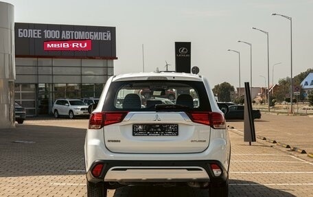 Mitsubishi Outlander III рестайлинг 3, 2021 год, 2 135 000 рублей, 4 фотография