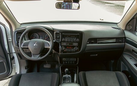 Mitsubishi Outlander III рестайлинг 3, 2021 год, 2 135 000 рублей, 14 фотография