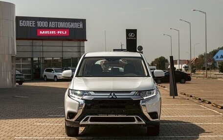 Mitsubishi Outlander III рестайлинг 3, 2021 год, 2 135 000 рублей, 2 фотография
