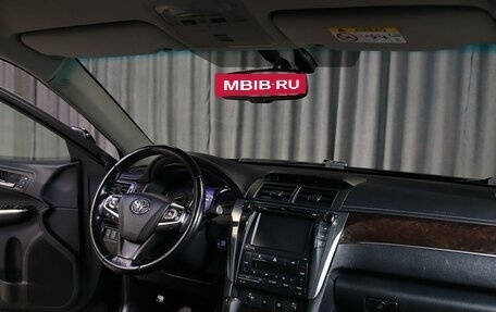 Toyota Camry, 2017 год, 2 579 000 рублей, 6 фотография