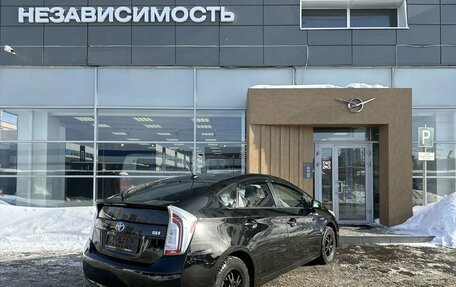 Toyota Prius, 2014 год, 1 010 000 рублей, 3 фотография