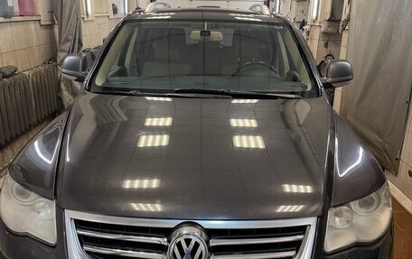Volkswagen Touareg III, 2010 год, 1 200 000 рублей, 2 фотография