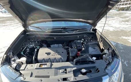 Mitsubishi Outlander III рестайлинг 3, 2022 год, 1 800 000 рублей, 5 фотография